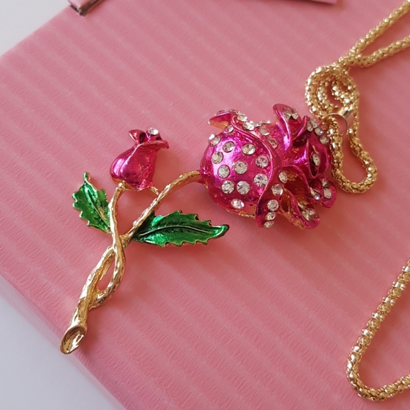 Betsey Johnson Style Necklace Rose with Crystal Pendant Chain - Picture 5 of 12